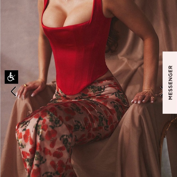 House of CB set worn only ones for like an hour, top medium skirt size small! - Picture 4 of 8